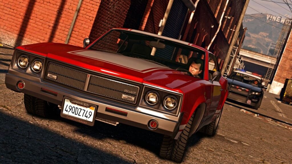 Michael Da Santa running from cops in a Declasse car.